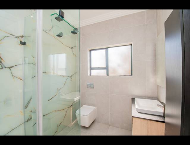 4 BEDROOM GATED ESTATE FOR SALE IN WATERLAKE FARM LIFESTYLE ESTATE